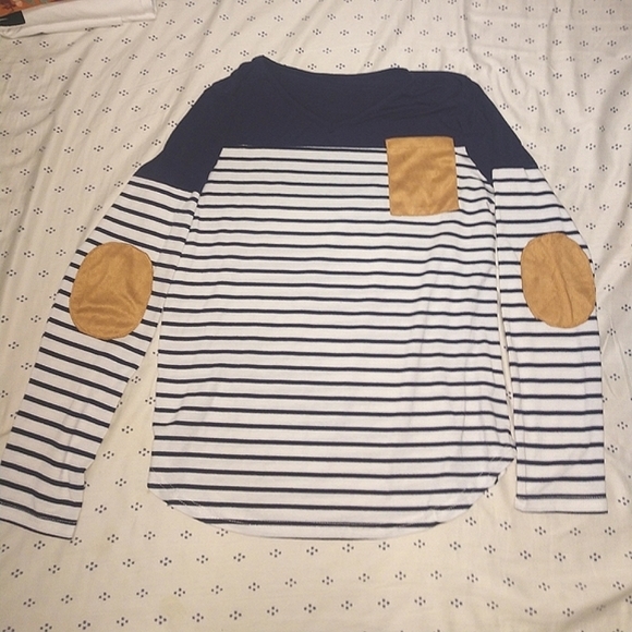 ๐ NEW long sleeve shirt with faux leather - Picture 11 of 12